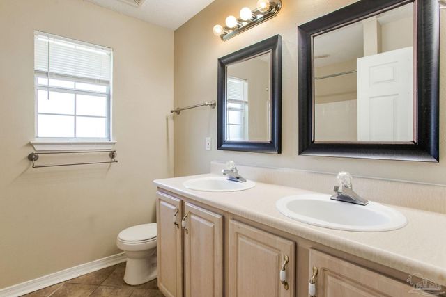 6141 Hamilton Bridge Rd, Milton, FL 32570