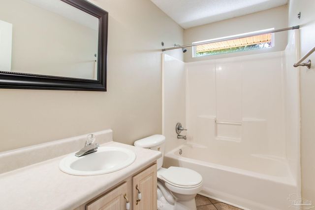 6141 Hamilton Bridge Rd, Milton, FL 32570