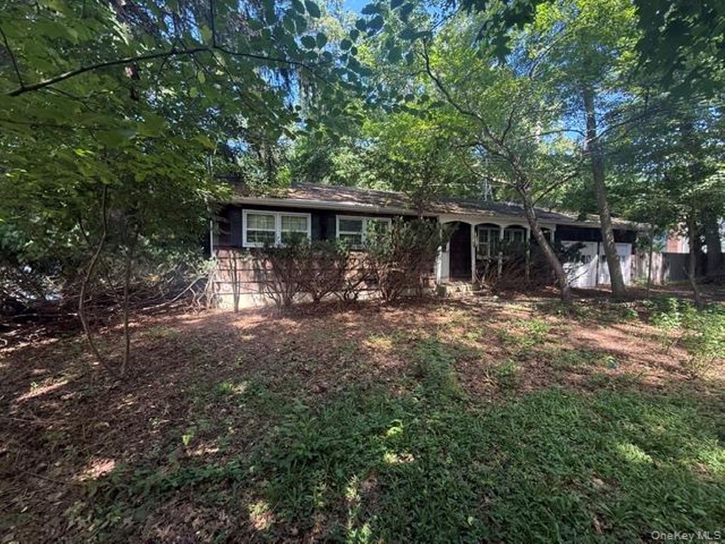 165 Hickory Lane, Smithtown, NY 11787 — exterior