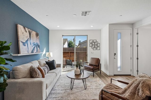 2061 Freya Walk, Sacramento, CA 95835