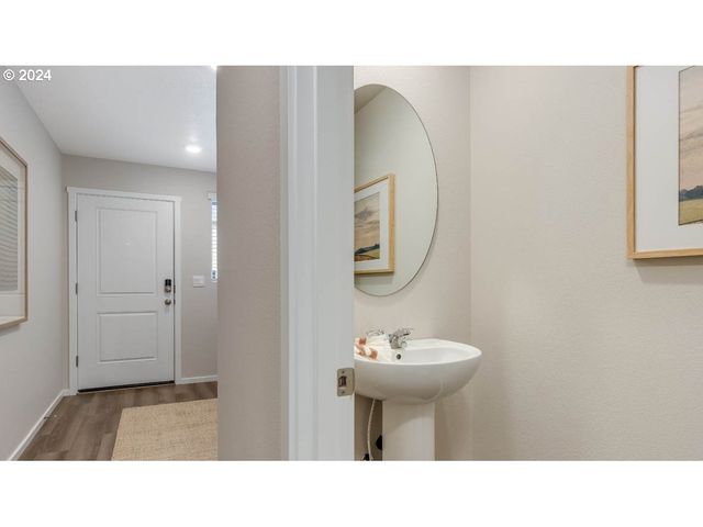 6144 Se 16th St, Gresham, OR 97080