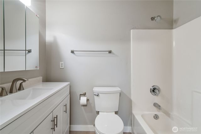 122 S Baker Street, Mount Vernon, WA 98273