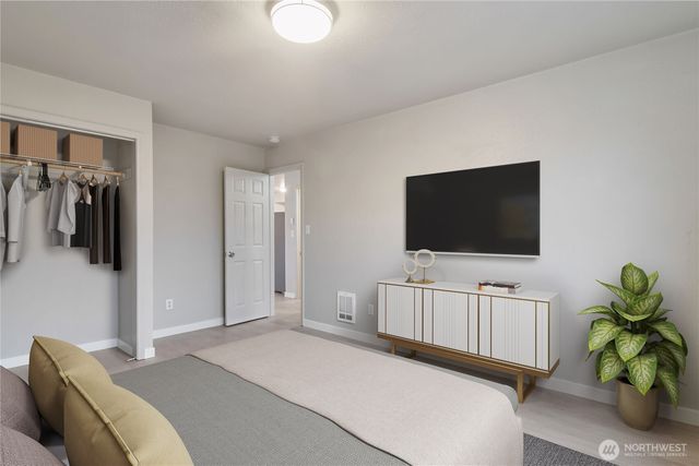 122 S Baker Street, Mount Vernon, WA 98273