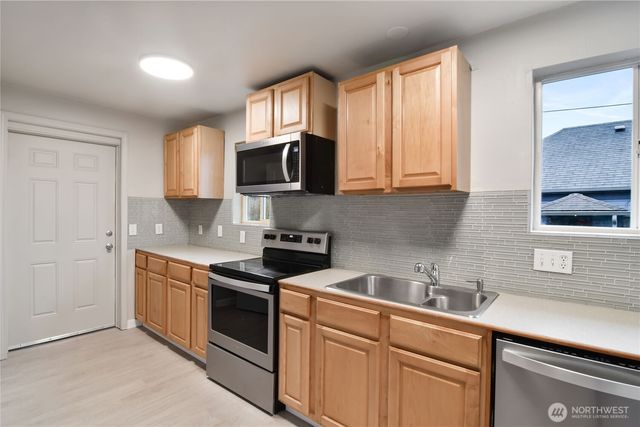 122 S Baker Street, Mount Vernon, WA 98273