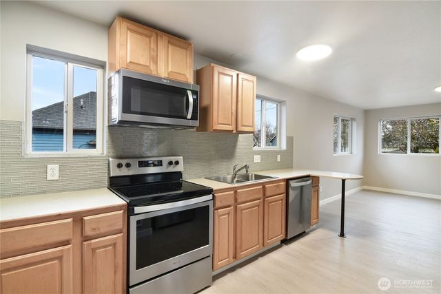 122 S Baker Street, Mount Vernon, WA 98273