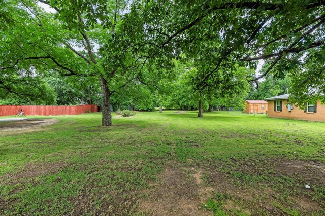 2406 Loy Lake Road, Denison, TX 75020