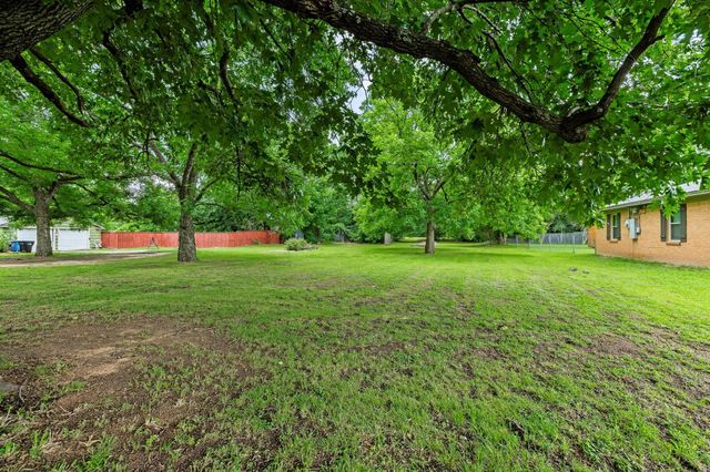 2406 Loy Lake Road, Denison, TX 75020
