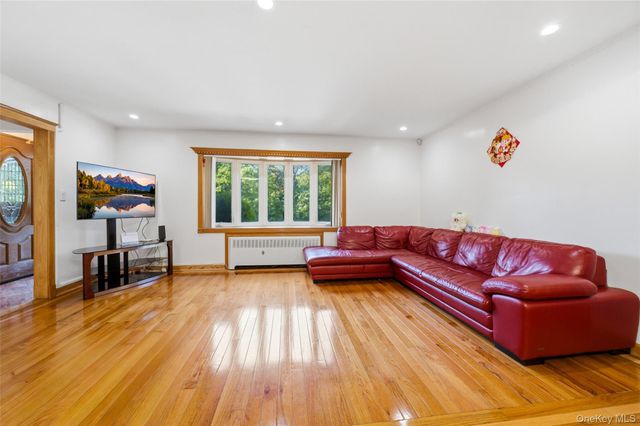 15509 Cross Island Parkway, Whitestone, NY 11357
