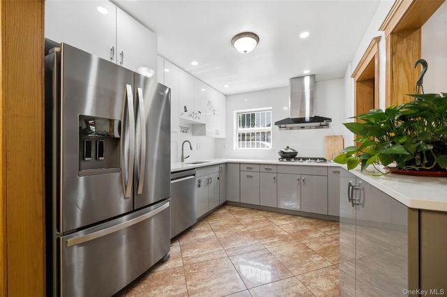 15509 Cross Island Parkway, Whitestone, NY 11357