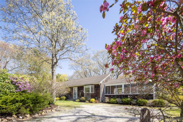 1635 Smith Road, Peconic, NY 11958