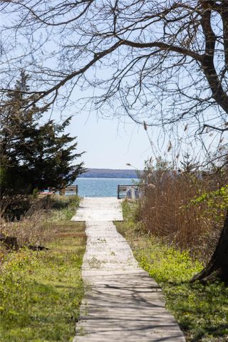 1635 Smith Road, Peconic, NY 11958