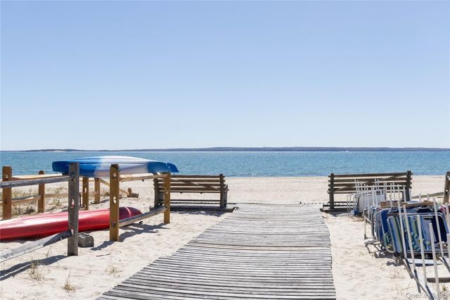 1635 Smith Road, Peconic, NY 11958