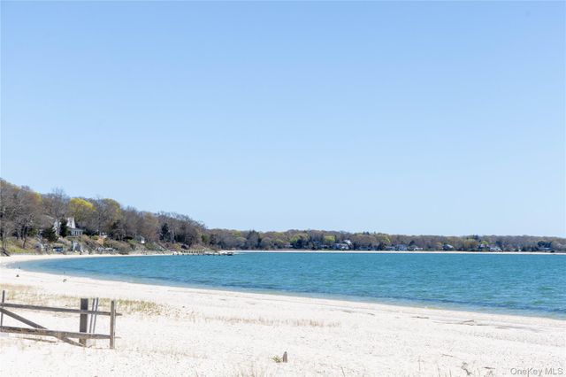 1635 Smith Road, Peconic, NY 11958