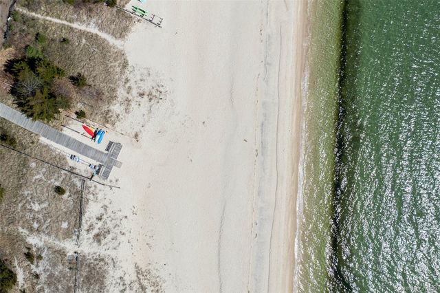1635 Smith Road, Peconic, NY 11958