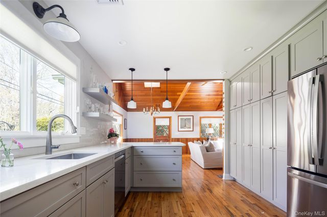 1635 Smith Road, Peconic, NY 11958