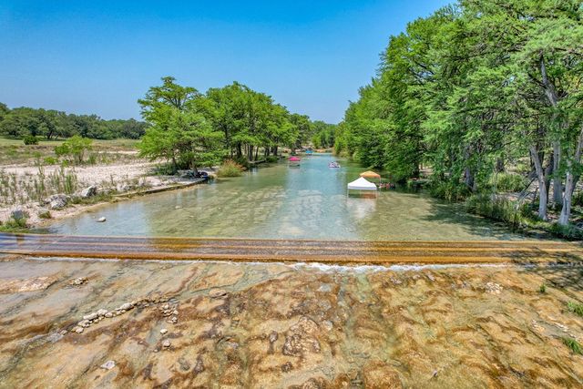 457 N Tomahawk Way, Concan, TX 78838