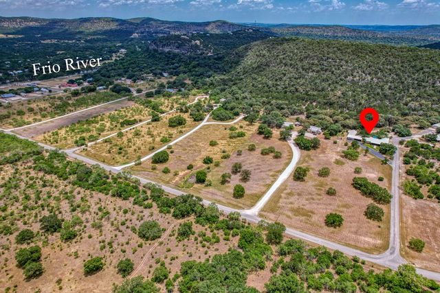 457 N Tomahawk Way, Concan, TX 78838
