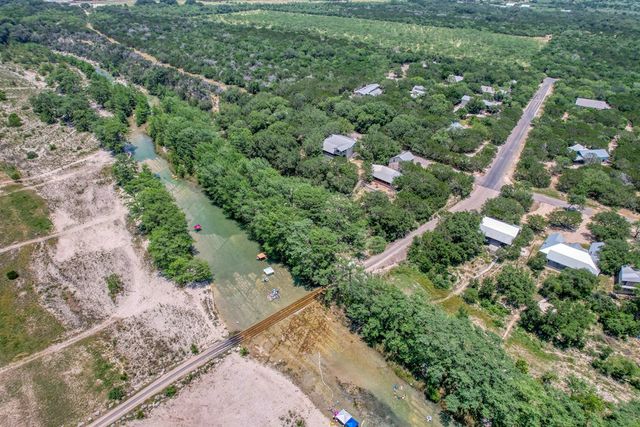 457 N Tomahawk Way, Concan, TX 78838