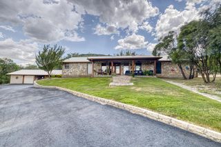 457 N Tomahawk Way, Concan, TX 78838