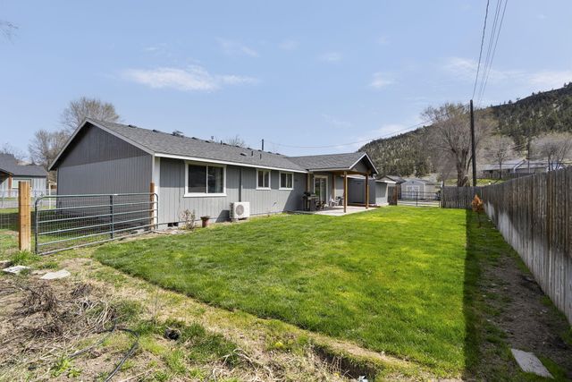 1901 SE Paulina Highway, Prineville, OR 97754