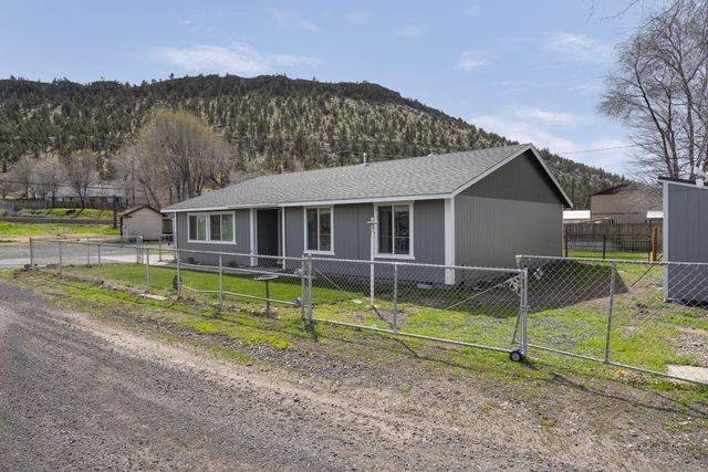 1901 SE Paulina Highway, Prineville, OR 97754