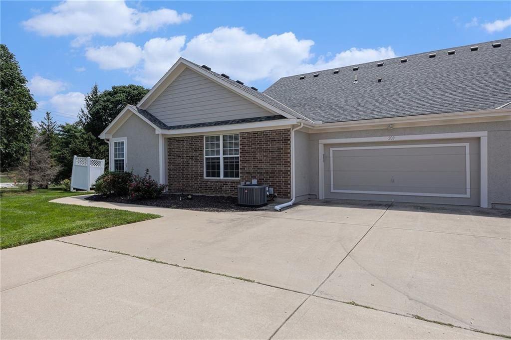 12001 S Tallgrass Drive 203, Olathe, KS 66061