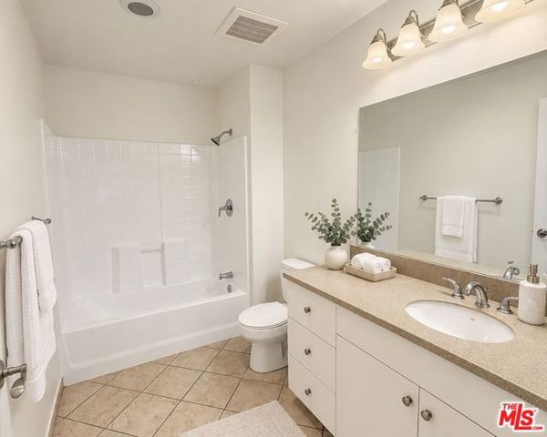 13941 Sherman Way 208, Van Nuys (los Angeles), CA 91405