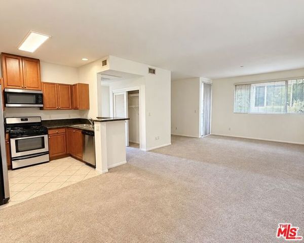 13941 Sherman Way 208, Van Nuys (los Angeles), CA 91405
