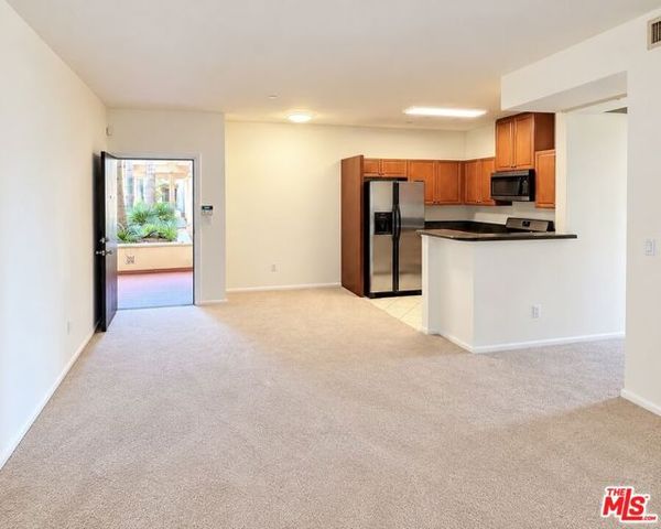 13941 Sherman Way 208, Van Nuys (los Angeles), CA 91405
