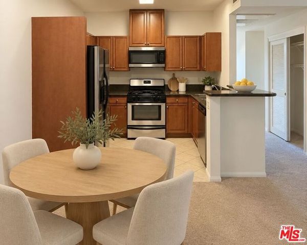 13941 Sherman Way 208, Van Nuys (los Angeles), CA 91405