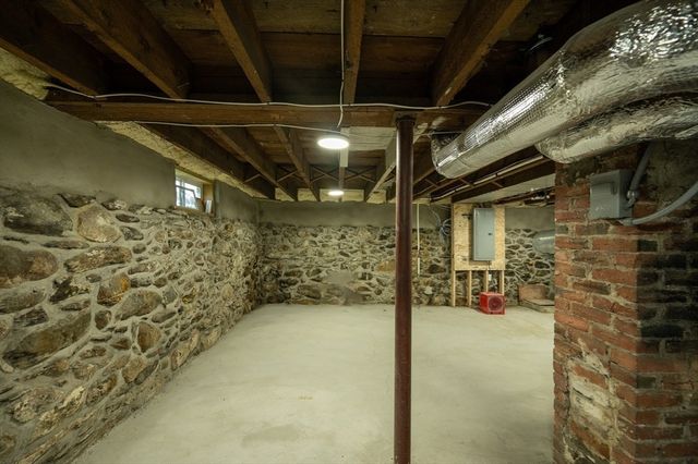 388 Water St, Clinton, MA 01510