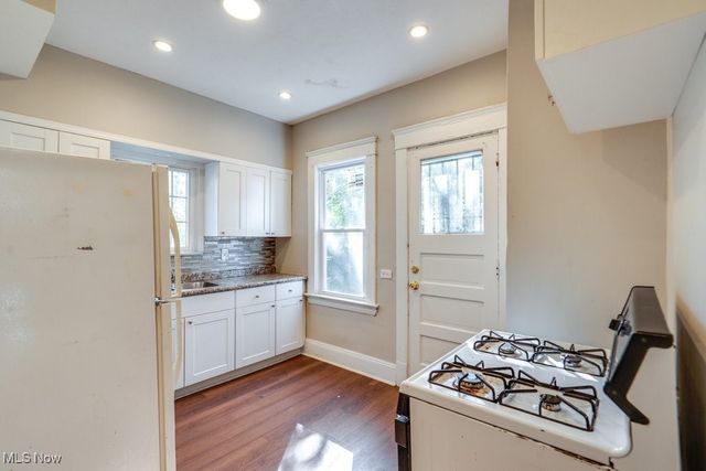 12006 Castlewood Avenue, Cleveland, OH 44108