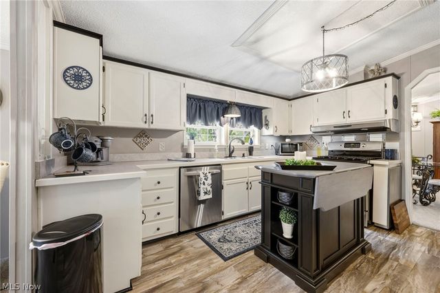 6416 Winterhaven, Madison, OH 44057