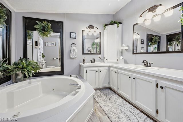 6416 Winterhaven, Madison, OH 44057