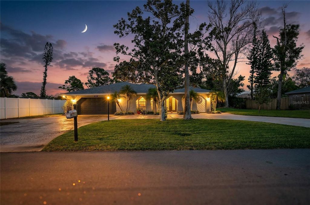 Image 2 of property listing at 5841 OSPREY ROAD, Venice, FL 34293