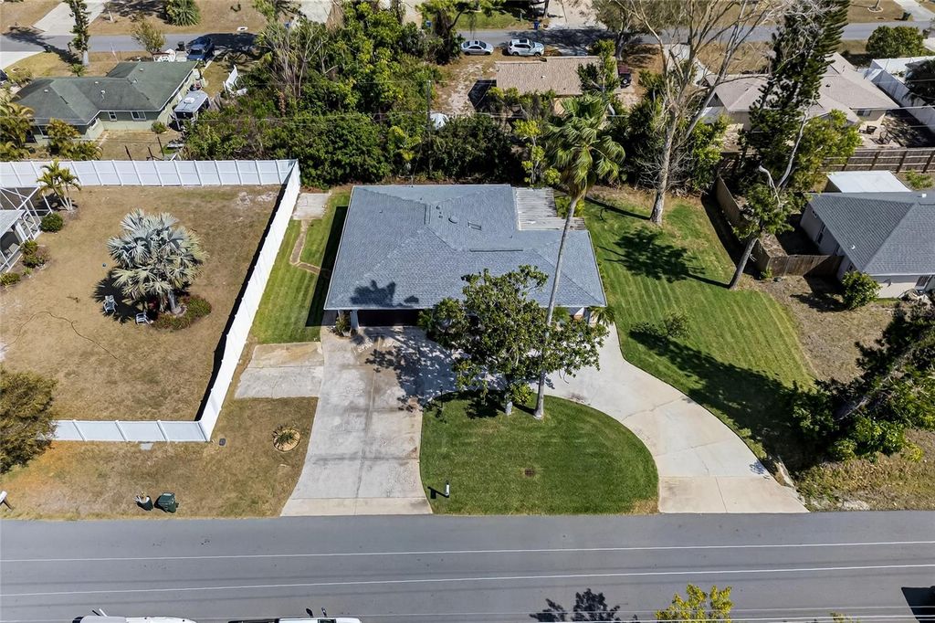 Image 18 of property listing at 5841 OSPREY ROAD, Venice, FL 34293