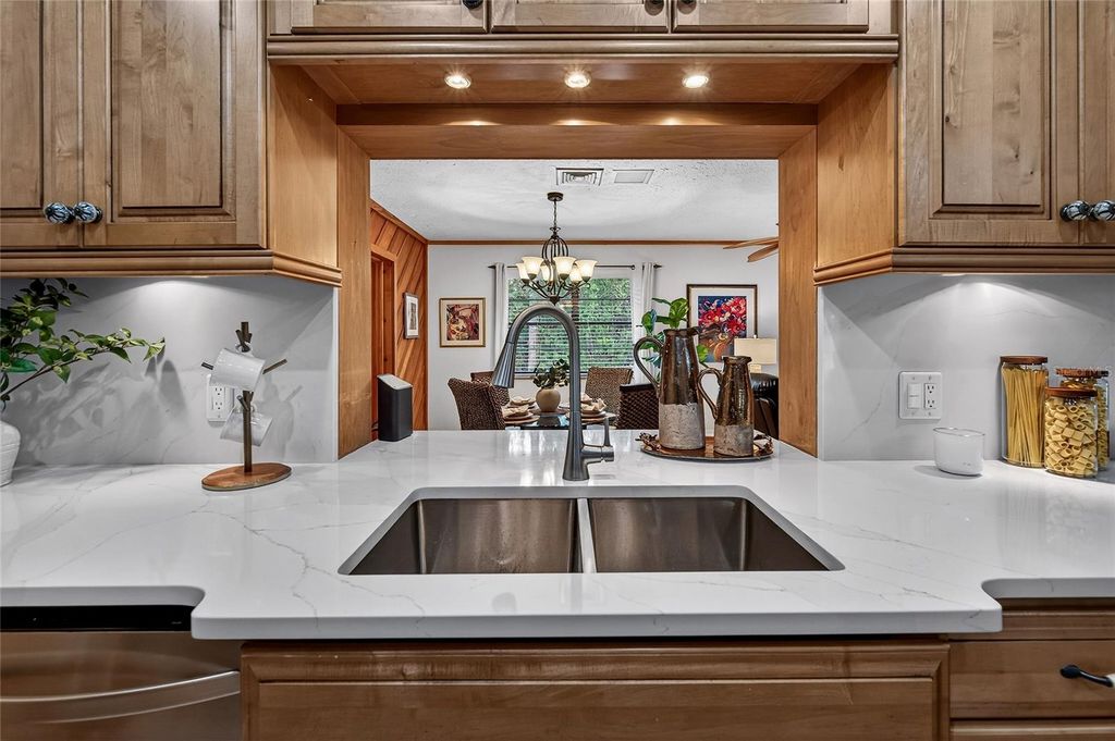 Image 36 of property listing at 5841 OSPREY ROAD, Venice, FL 34293