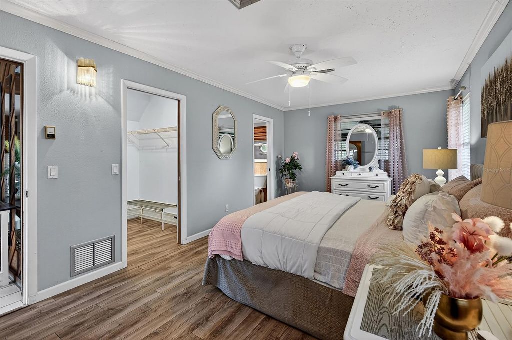 Image 43 of property listing at 5841 OSPREY ROAD, Venice, FL 34293