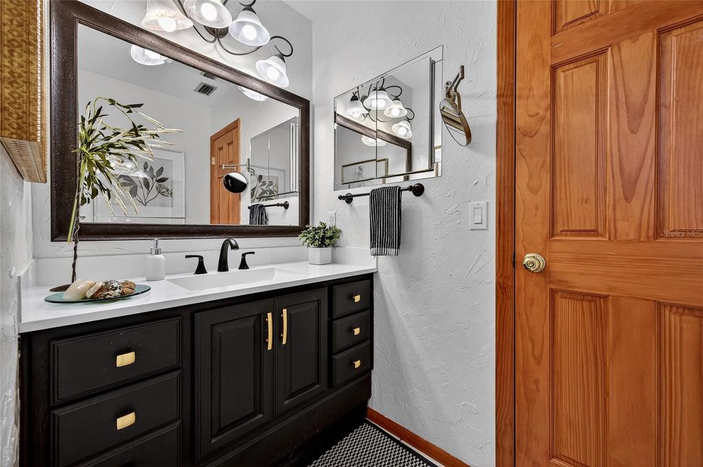 Image 58 of property listing at 5841 OSPREY ROAD, Venice, FL 34293