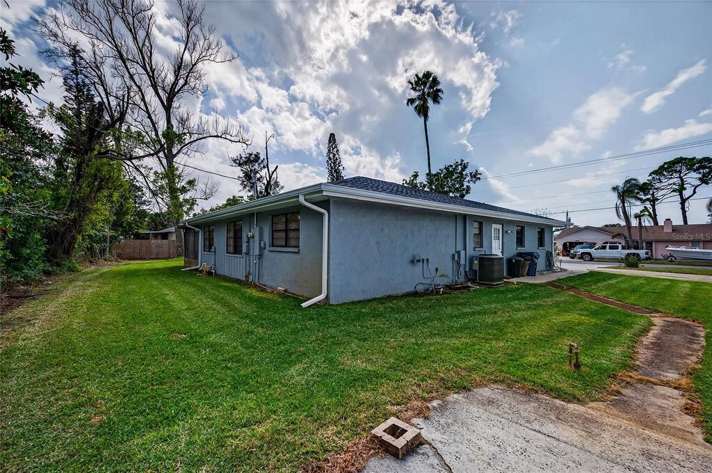 Image 7 of property listing at 5841 OSPREY ROAD, Venice, FL 34293