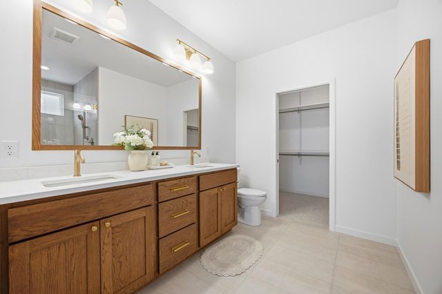 3630 Decorah Way S, Fargo, ND 58104