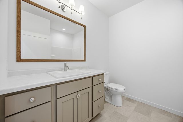 3630 Decorah Way S, Fargo, ND 58104