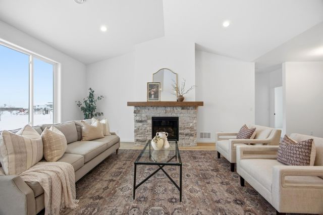 3630 Decorah Way S, Fargo, ND 58104