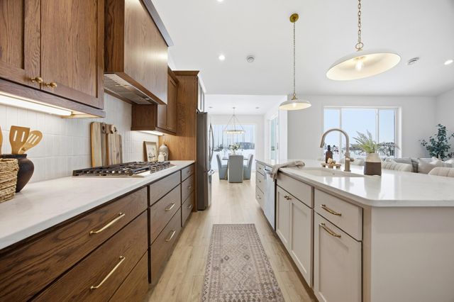 3630 Decorah Way S, Fargo, ND 58104