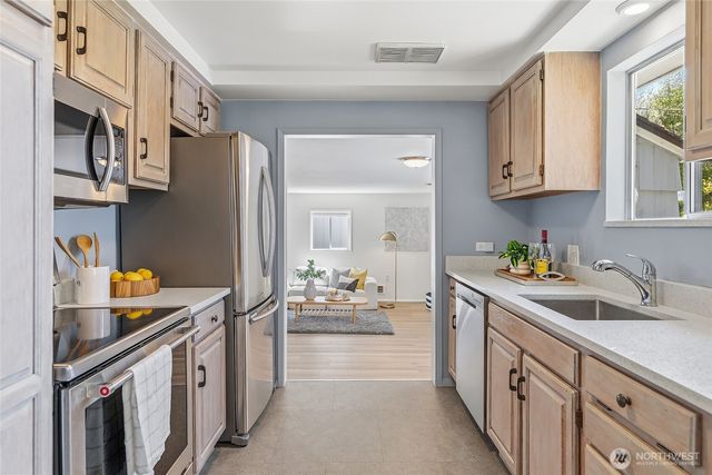18024 Corliss Avenue N, Shoreline, WA 98133
