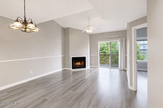 4230 Wilshire Boulevard Apt 306d, Wilmington, NC 28403