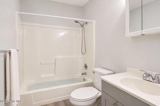 4230 Wilshire Boulevard Apt 306d, Wilmington, NC 28403