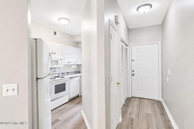 4230 Wilshire Boulevard Apt 306d, Wilmington, NC 28403