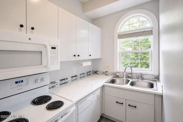 4230 Wilshire Boulevard Apt 306d, Wilmington, NC 28403