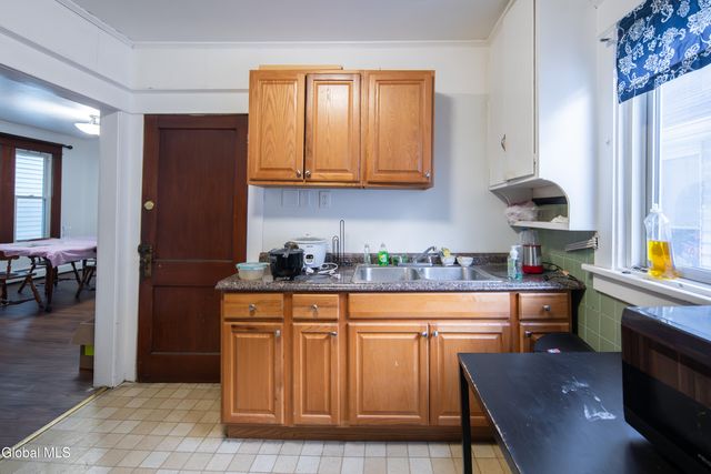 81 N Main Avenue, Albany, NY 12203